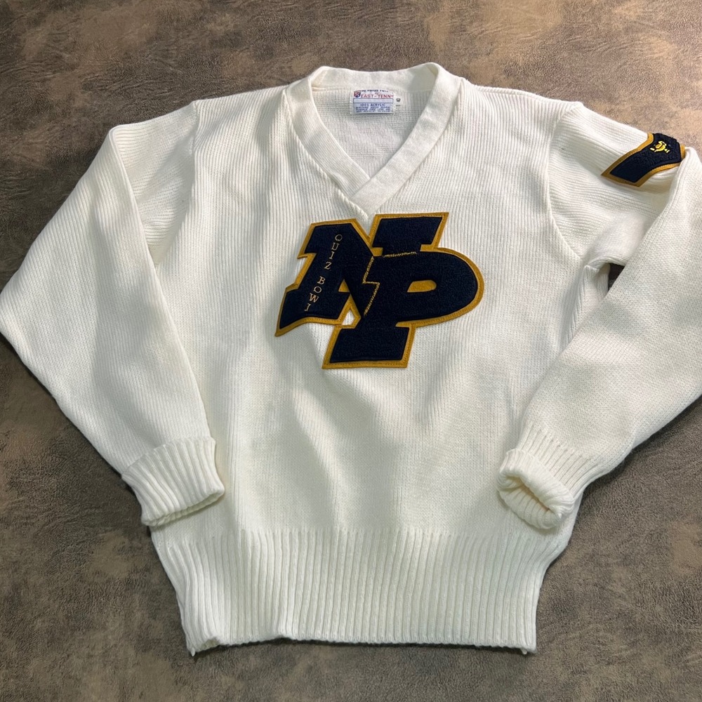 East-Tenn Letterman Sweater Mens 40 White Quiz Bowl Varsity V-Neck Tennis Collar